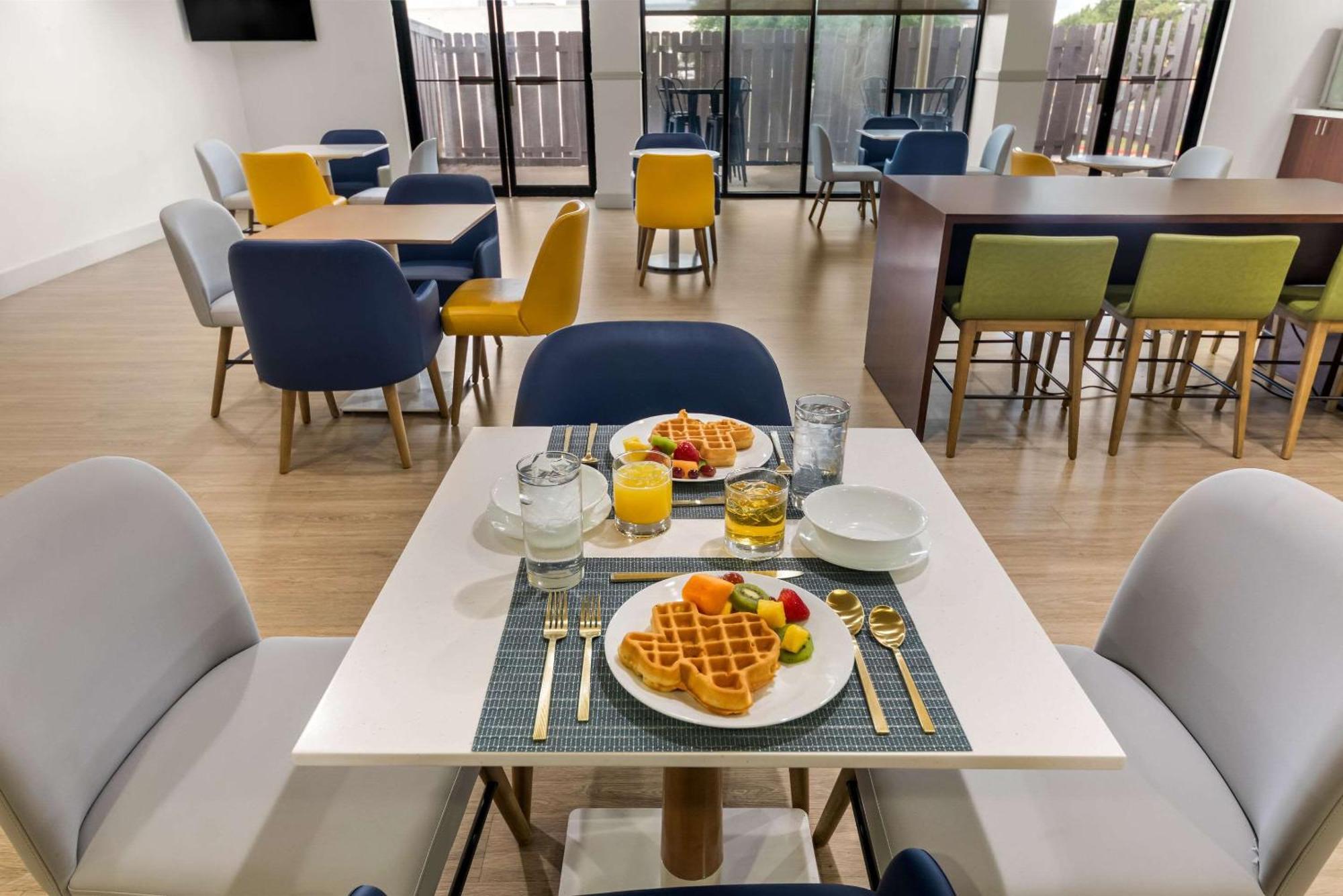 Comfort Suites Austin Airport Kültér fotó